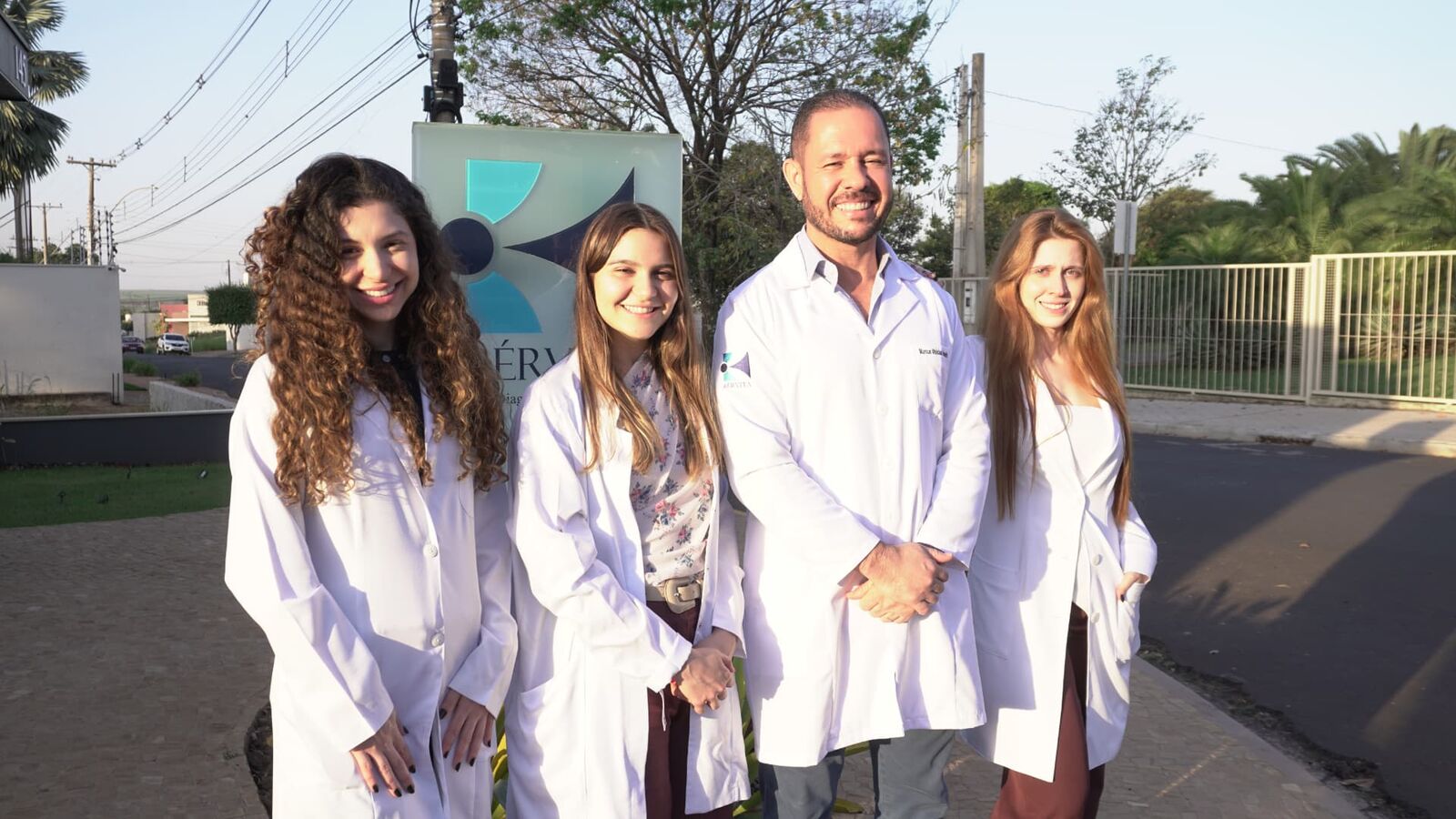 Dr. Marcus Valentin com médicas da Bérvita